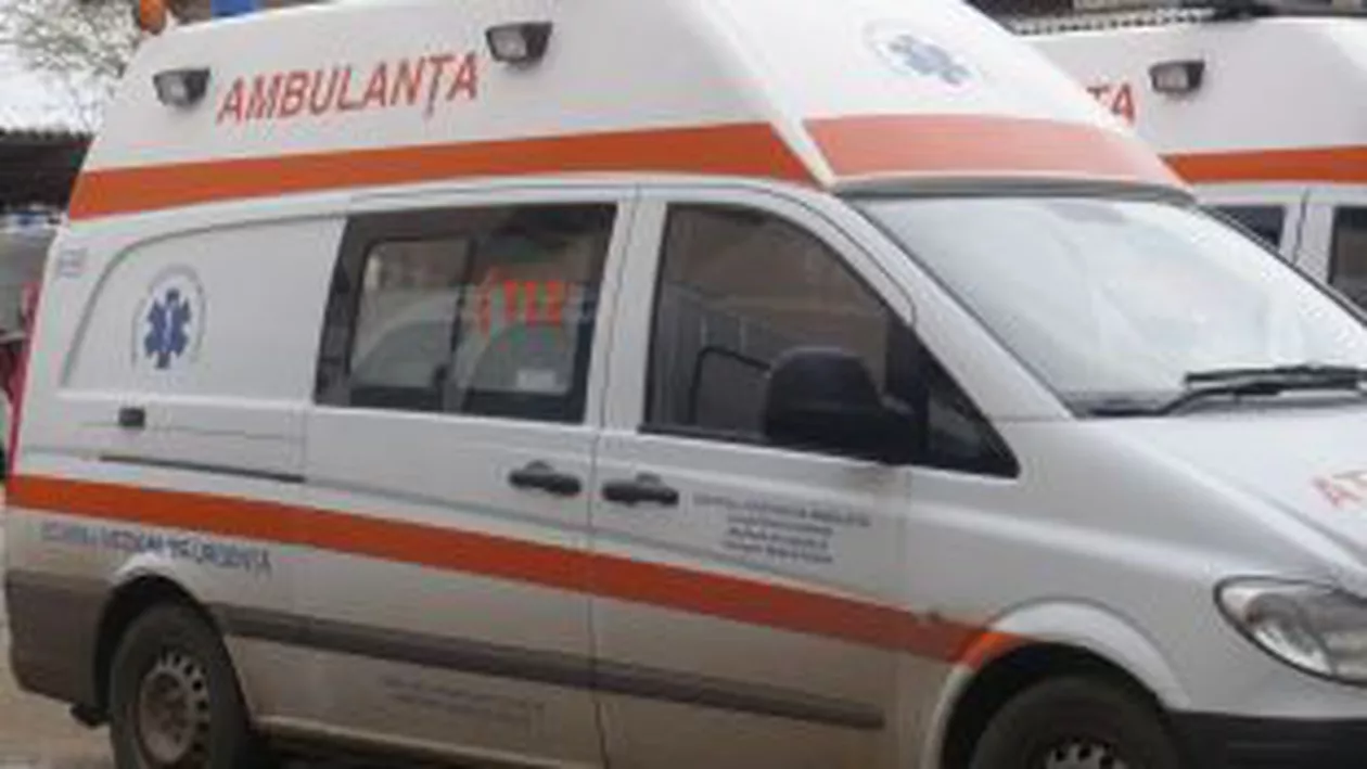 Vaslui: Un bărbat a ajuns la spital după ce a fost lovit de o ambulanţă aflată în misiune
