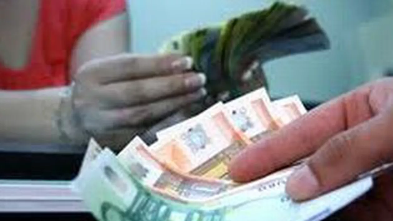 Moneda națională, apreciere ușoară față de euro, pentru a doua ședință consecutiv. Vezi cursul valutar