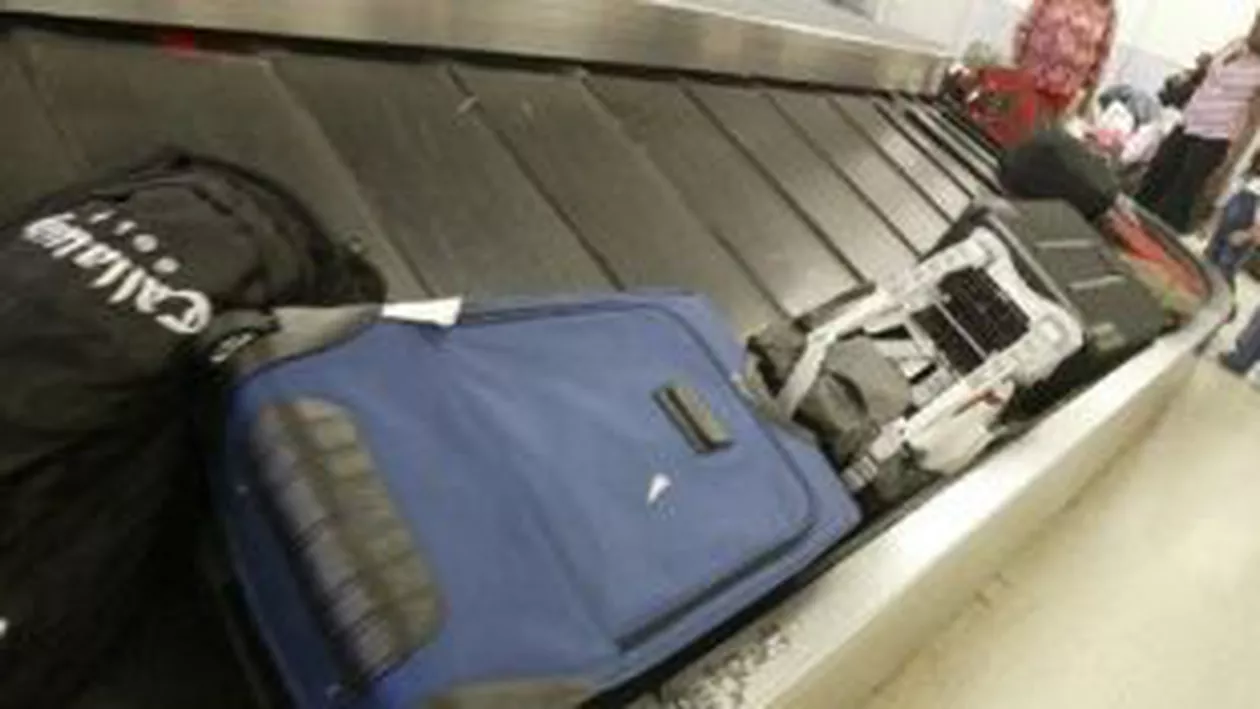 Furturi din geamantane pe aeroport: Angajații se servesc cu tot ce au nevoie