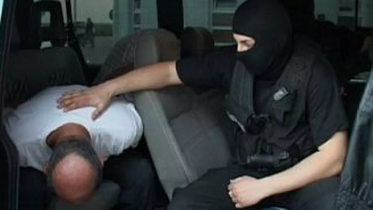 Trei bărbați, arestați pentru trafic de migranți pakistanezi