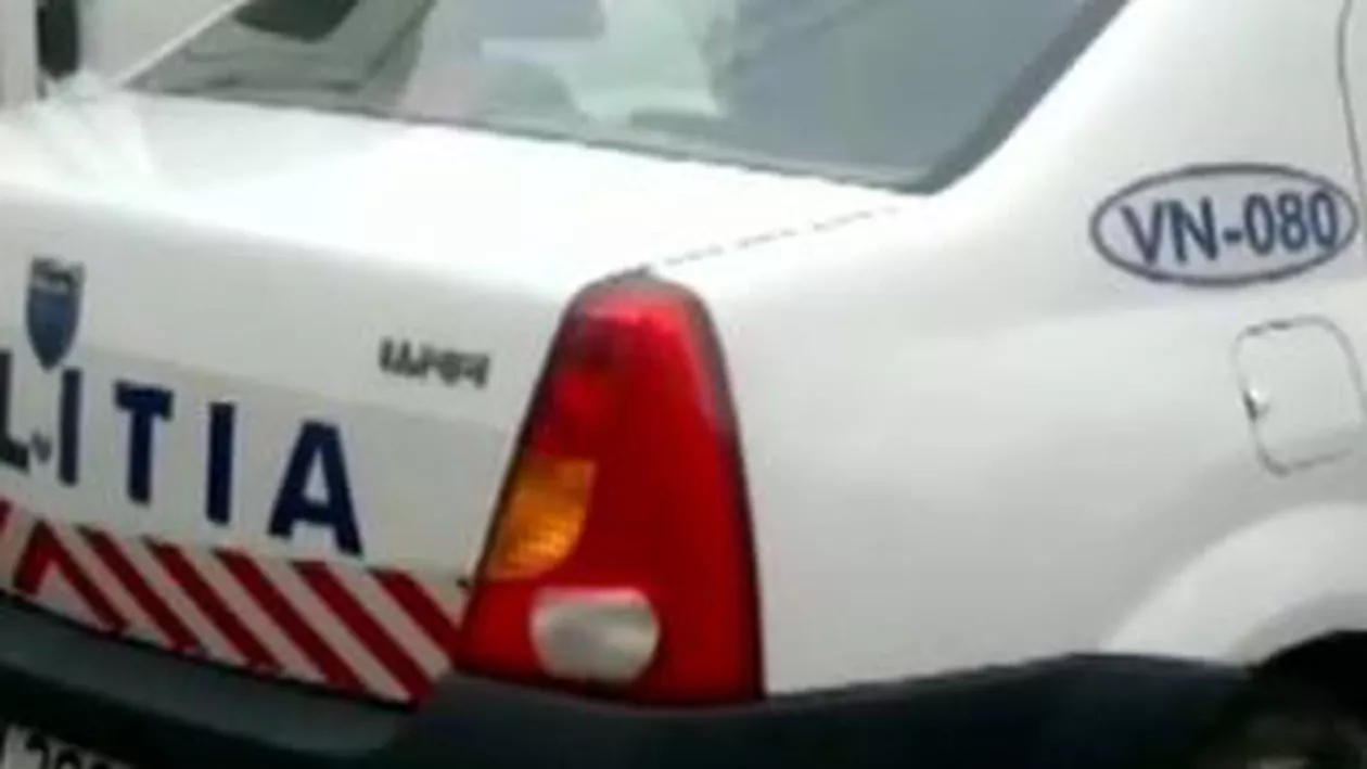 Polițiștii din Focșani parchează pe locurile pentru persoane cu dizabilități: Vezi cum au reacționat doi agenți când au fost trași la răspundere