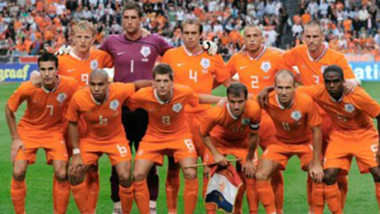 Rasismul bântuie Euro 2012. Van Bommel: Am auzit strigăte de maimuță la antrenamente