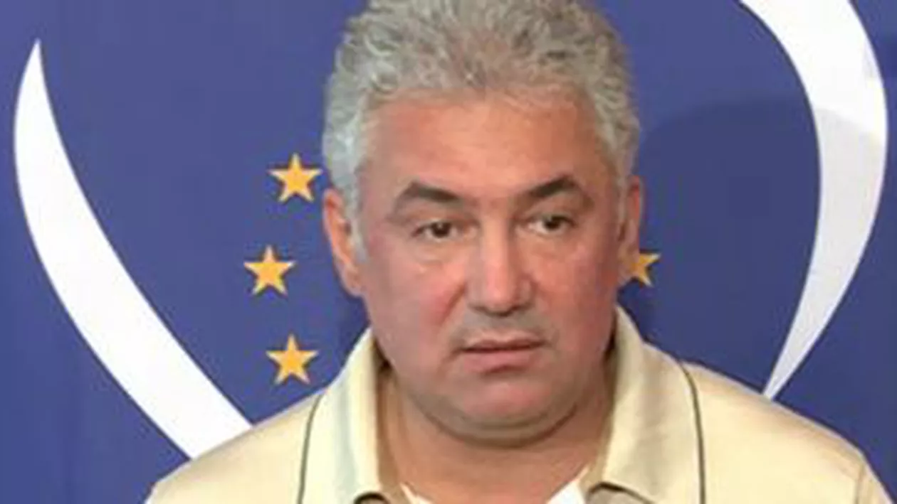 Adriean Videanu îl dă în judecată pe Victor Ponta pentru calomnie