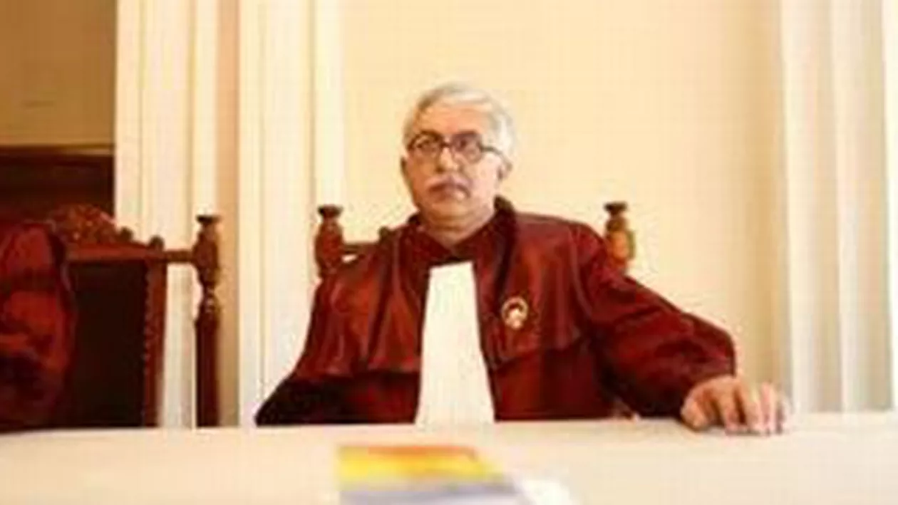 Preşedintele CCR și cei 8 judecători ai Curții, decorați de Traian Băsescu cu Ordinul Naţional Steaua României în grad de Cavaler