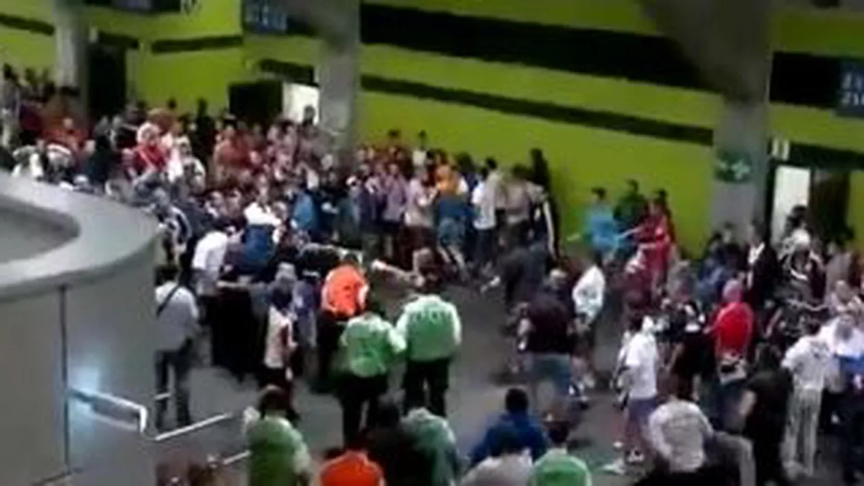 Euro 2012: UEFA a deschis o procedură împotriva Rusiei, din cauza comportamentului fanilor în meciul cu Cehia (VIDEO)