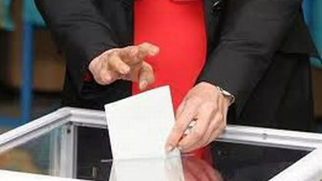 Votul întrerupt la Secţia 391 din Bucureşti, după ce la un membru al comisiei au fost găsite buletine de vot