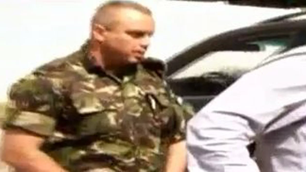 Militarul din Iaşi care şi-a bătut iubita în plină stradă, cercetat în libertate