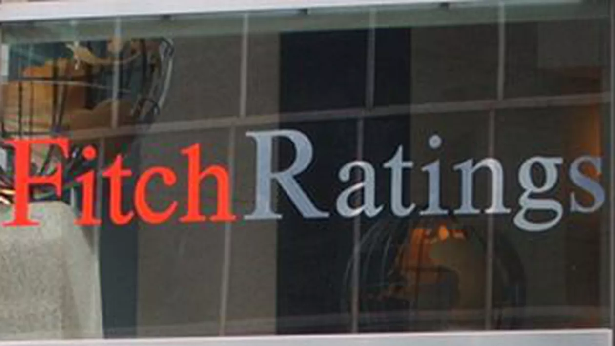 Fitch: Ieşirea Greciei din zona euro poate declanșa retrageri de depozite la băncile elene din România