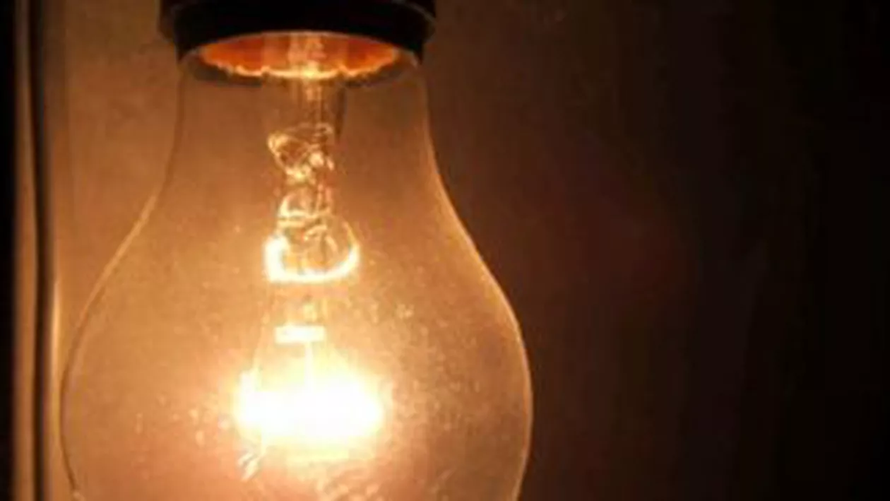 Ce îi așteaptă pe români de la 1 iulie. Vezi cu cât vei plăti mai mult pe curent și țigări