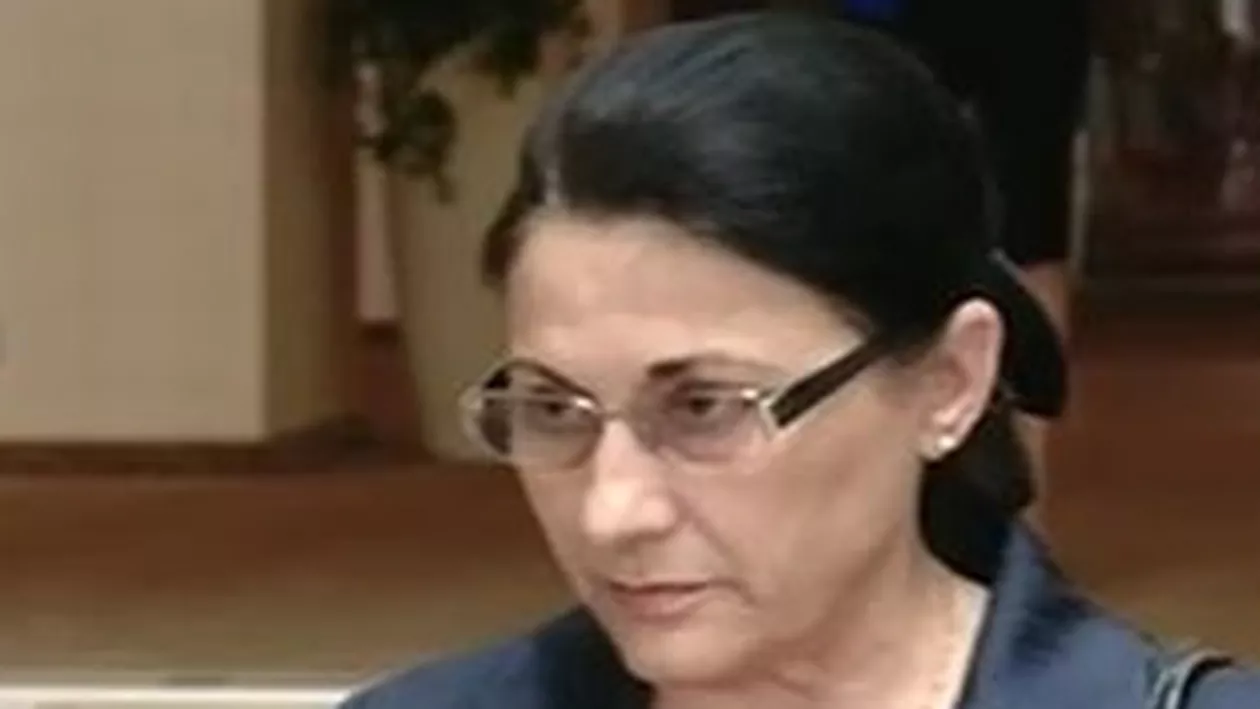 Traian Băsescu îi cere Ecaterinei Andronescu declaraţii că nu a plagiat şi nu e incompatibilă, înainte de învestitura la Educaţie