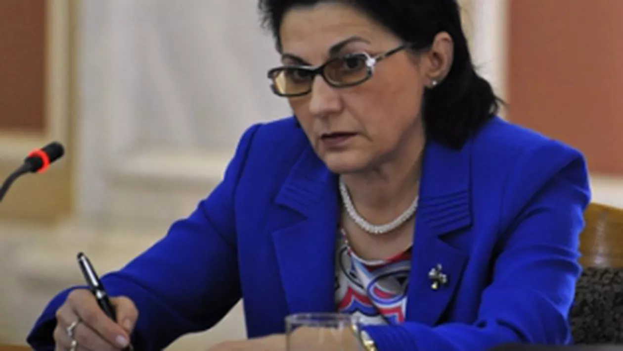 Traian Băsescu a semnat decretul de numire a Ecaterinei Andronescu în funcţia de ministru al Educaţiei