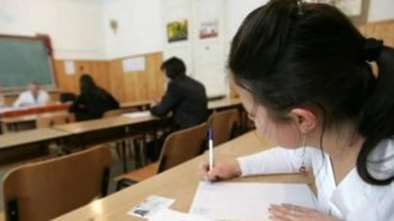 Bacalaureat 2012: Elevii susțin ultima probă, cea la alegere. Biologia, în topul preferințelor