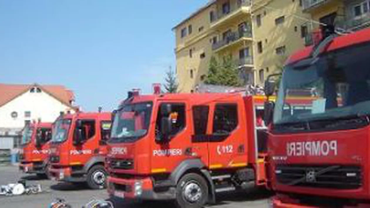 Târgu Mureș: Un bloc cu 10 etaje a fost evacuat din cauza unui incendiu care a distrus izolația termică