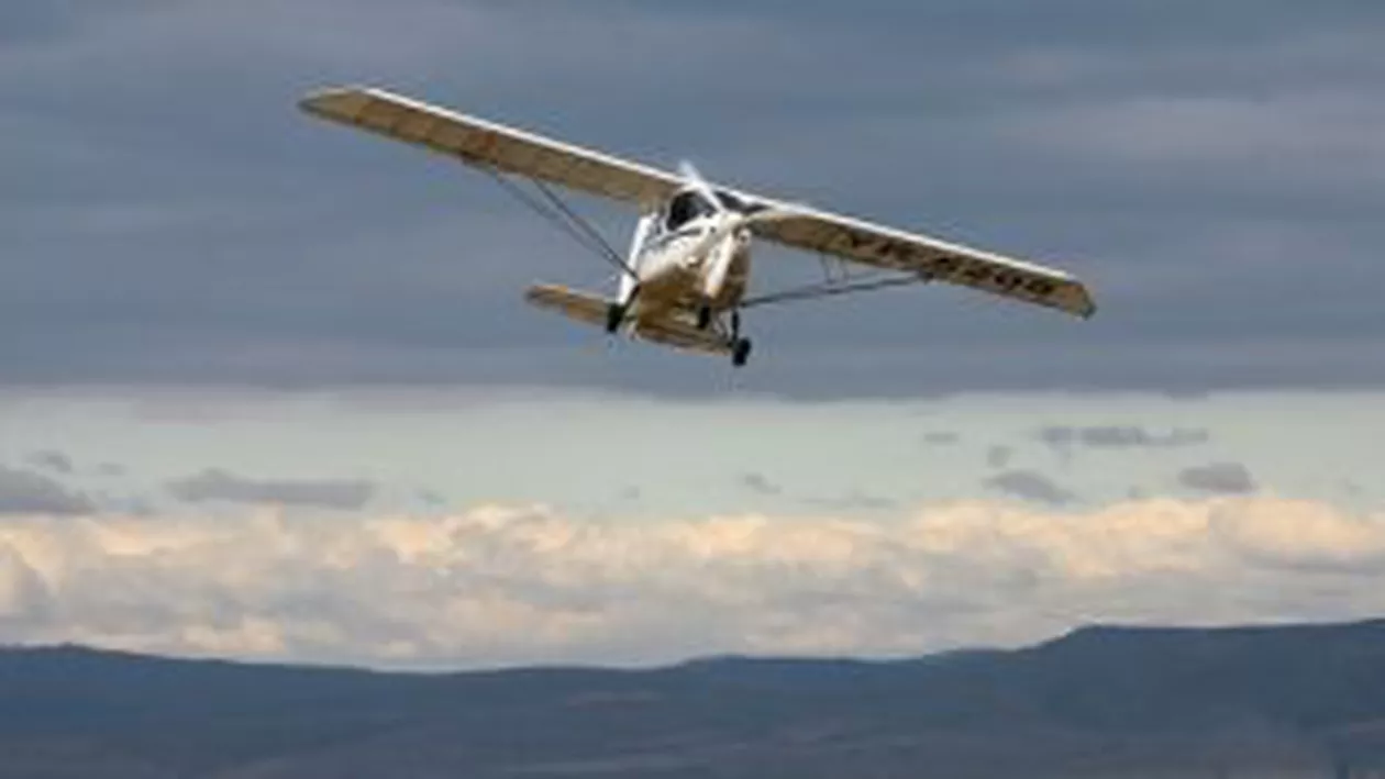 Un avion de mici dimensiuni s-a prăbușit la Costinești: Două persoane au fost rănite