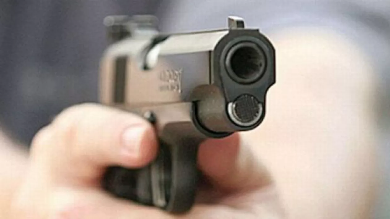 Vâlcea: Bărbat transportat la spital după ce a fost găsit împușcat pe un câmp