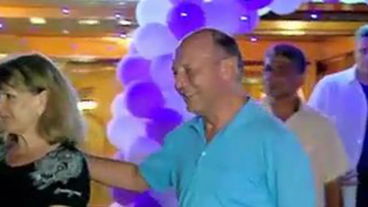 Traian Băsescu și-a scos soția la un restaurant din parcul Herăstrău