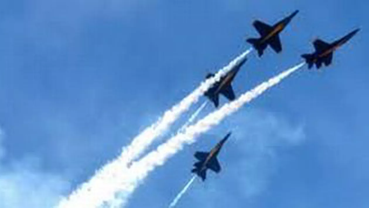 Ziua Aviaţiei Române sărbătorită prin ceremoniale militare și spectacole aviatice. Crin Antonescu a participat la manifestații