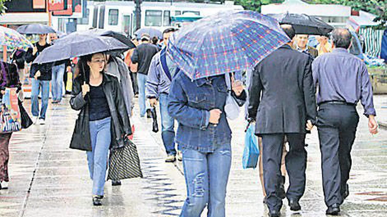 Avertizări nowcasting de averse, vânt și descărcări electrice, emise pentru mai multe zone ale țării. Vezi regiunile vizate