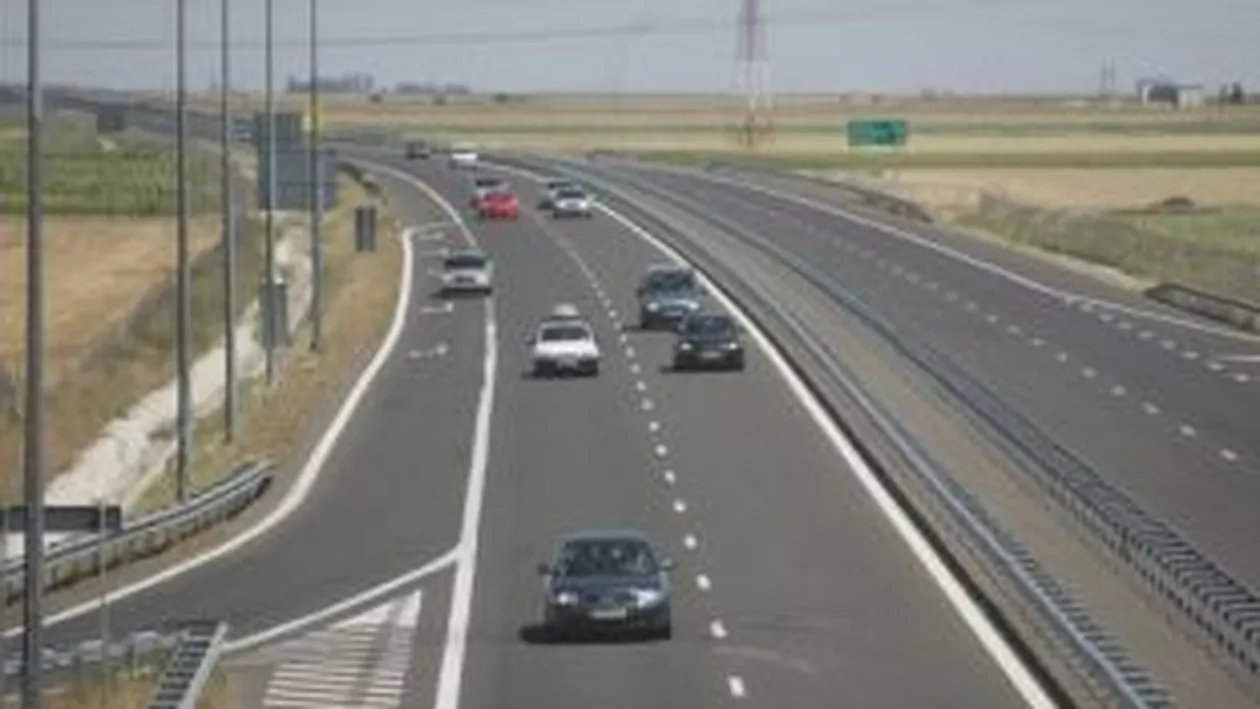 Opt pasageri ai unui microbuz care circula pe autostrada Bucureşti-Piteşti au fost răniţi