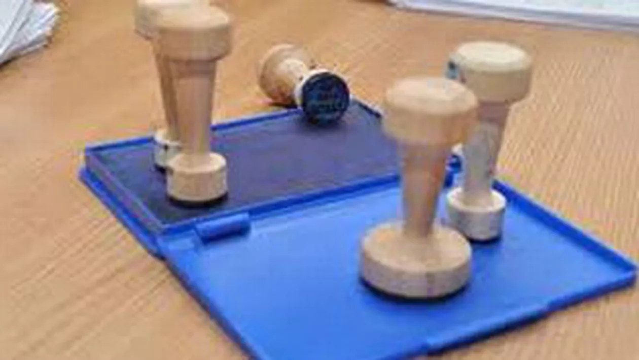 Crin Antonescu a promulgat Legea care stabilește programul de vot la referendum