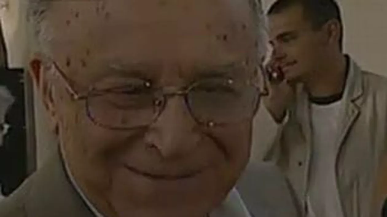Ion Iliescu, la referendum: „Am votat să se limpezească apele.” Fostul președinte s-a întâlnit la urne cu Dana Năstase