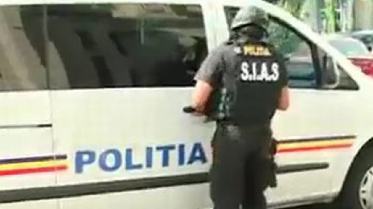 Percheziții la membri ai Clanului Sportivilor: Procurorii DIICOT au confiscat mai multe arme și săbii