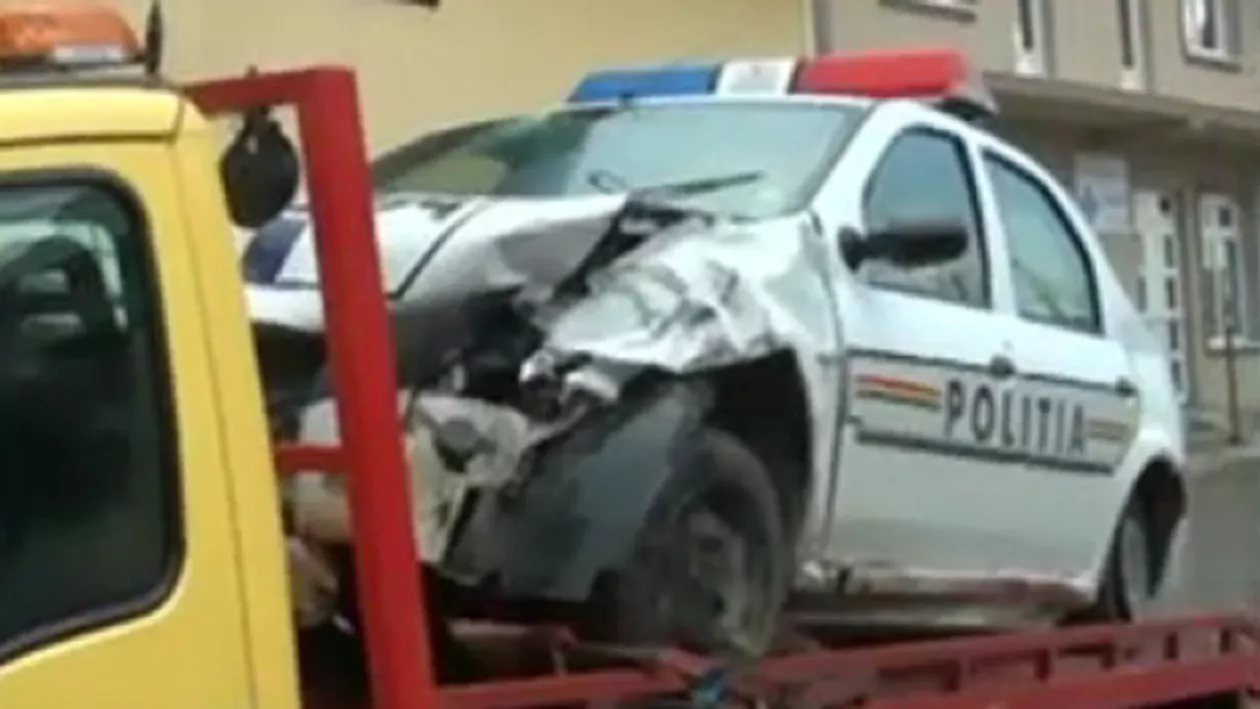 Doi polițiști răniți într-un grav accident de circulație, în timp ce se aflau în misiune