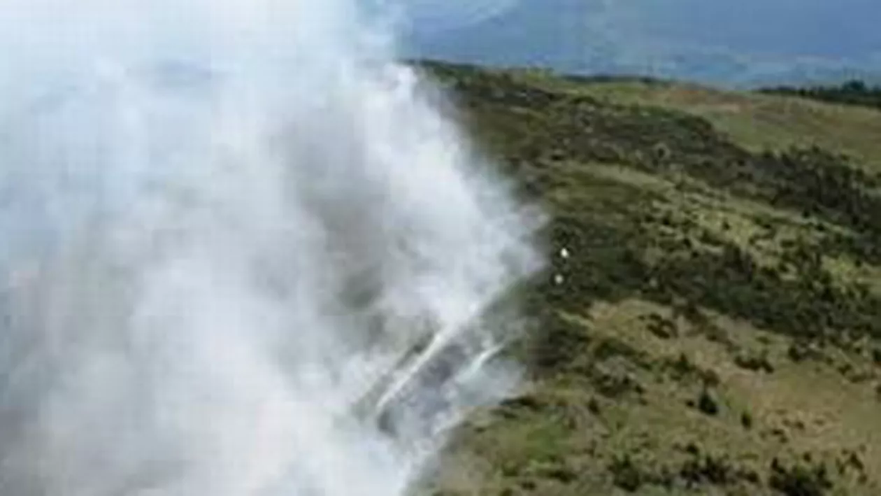 Incendiul din Masivul Bucegi de acum două săptămâni s-a reactivat în două focare