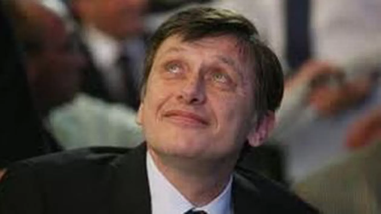 Crin Antonescu: N-am avut nicio discuţie cu Rus, direct, la telefon, dar existau motive să demisioneze