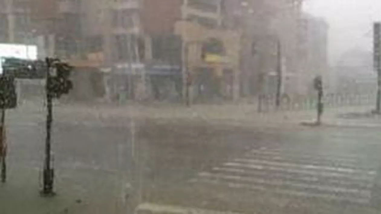 Furtuni cu grindină și intensificări ale vântului, așteptate pentru acest week-end