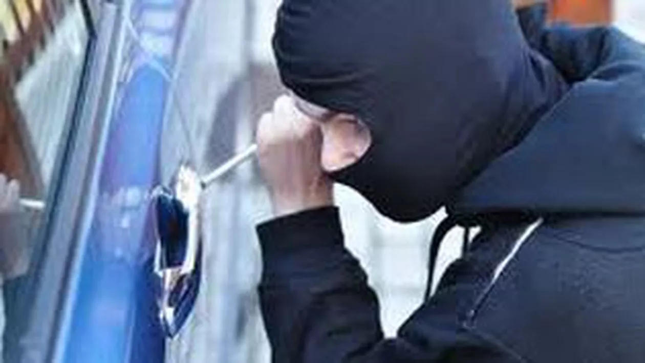 Percheziţii în București: Este vizată o grupare specializată în furtul de autoturisme străine