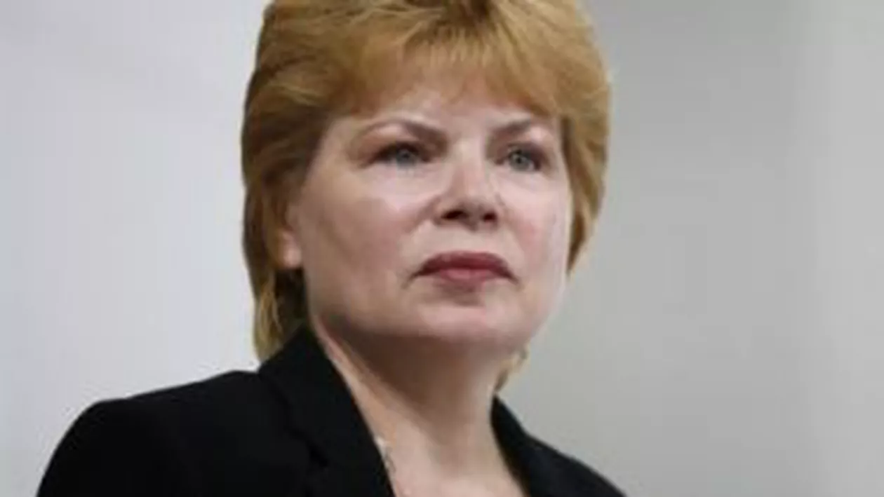 Opt membri ai CSM, printre care și Mona Pivniceru, cer convocarea Plenului Consiliului la ora 17:00