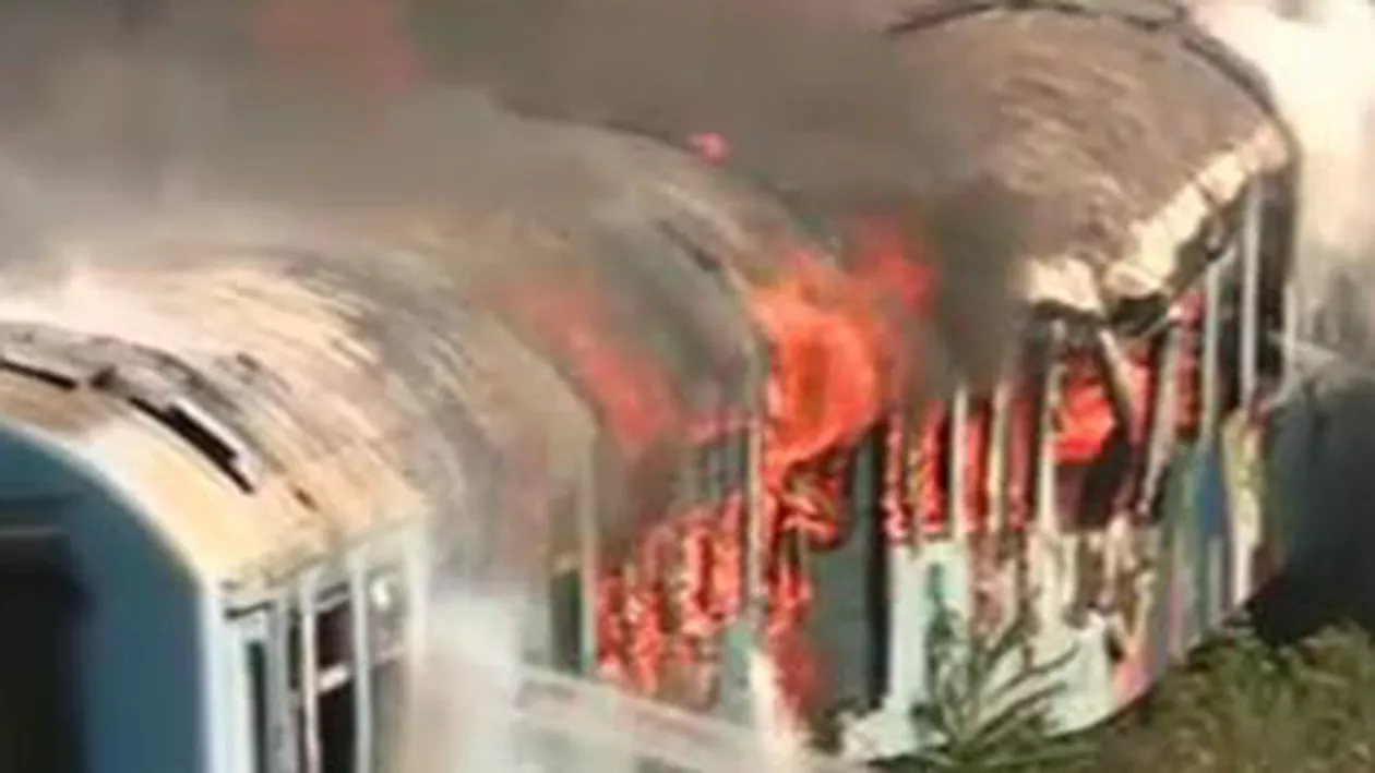 Anchetă în cazul incendiului de la Podul Grant: Flăcările ar fi izbucnit din vina muncitorilor care lucrau la dezasamblarea vagoanelor