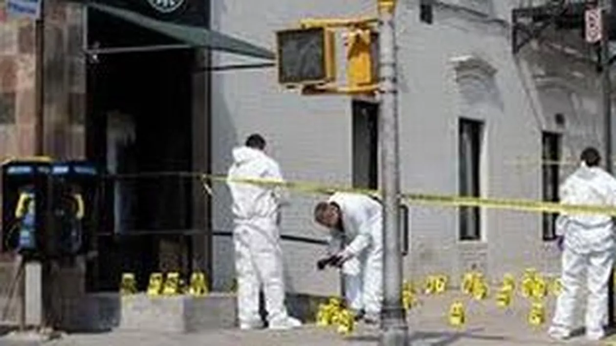 Explozie într-un bloc din Lupeni: Două persoane au fost rănite după ce instalația de gaz a luat foc