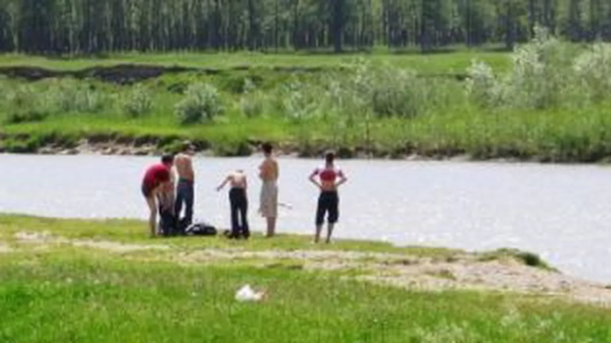 Doi tineri de 15 și 16 ani s-au înecat în râul Jiu, unde au mers la scăldat