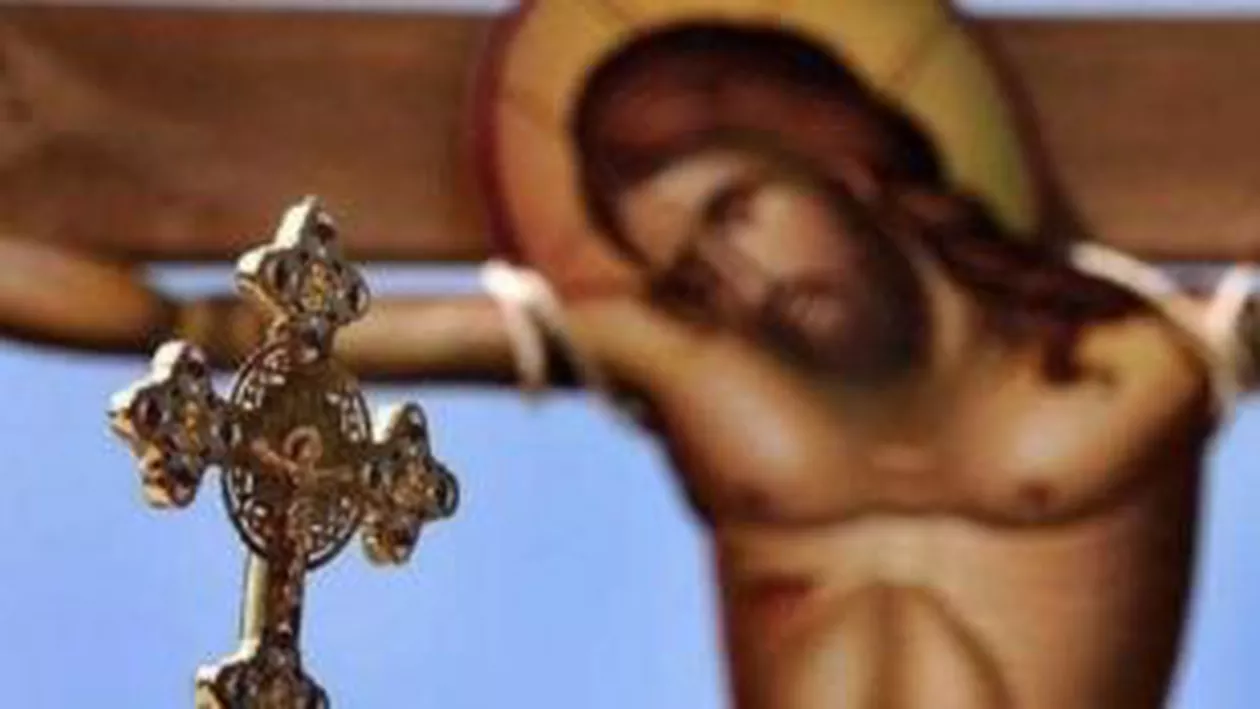 Înălţarea Sfintei Cruci, prăznuită de creştinii ortodocşi şi catolici: Află ce simbolizează această sărbătoare