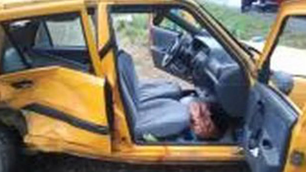 Grav accident de circulaţie în judeţul Iaşi. O persoană a murit, alte şase au fost rănite