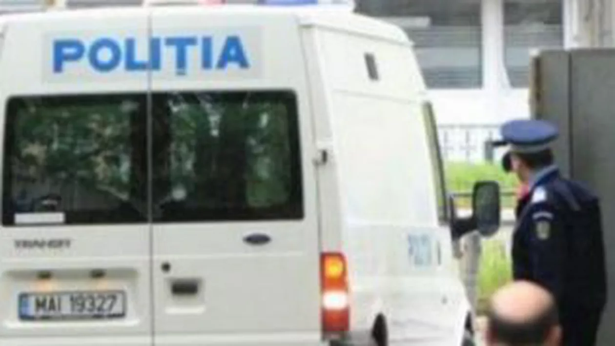 București: Cinci persoane, reţinute pentru că au bătut un poliţist cu bâte şi sticle sparte