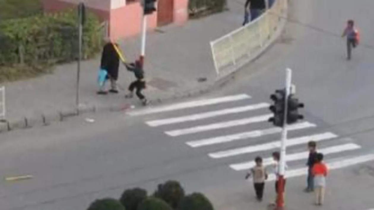 Poliția a identificat agresorii bătrânului din Mediaș și a deschis un dosar de cercetare penală. Minorii nu vor răspunde pentru faptele lor