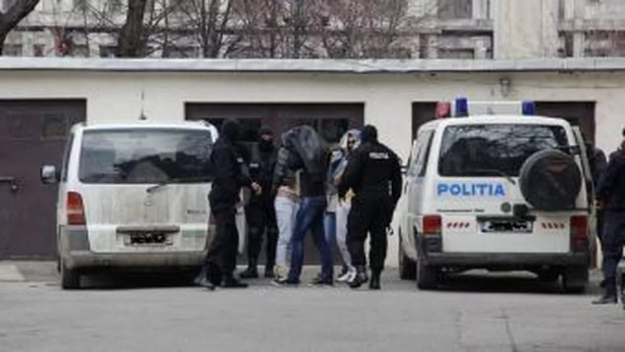 Polițiștii efectuează 14 percheziții în București și Ilfov la persoane acuzate de înșelăciuni cu mașini