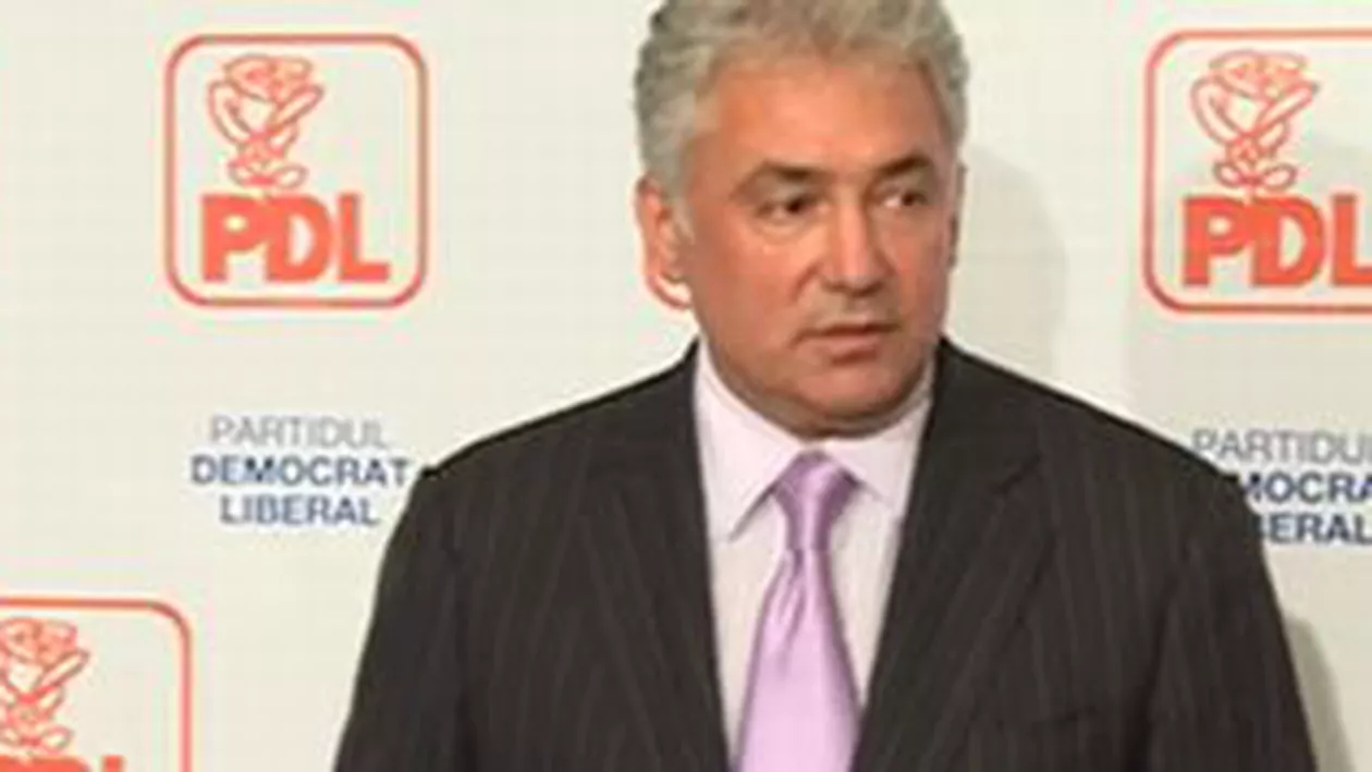 Adriean Videanu îl ameninţă pe Victor Ponta cu justiţia pentru tentativa de subminare a economiei în cazul Oltchim