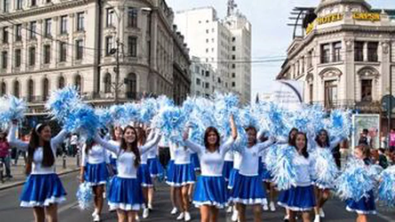 București: 10.000 de tineri participă la Parada elevilor