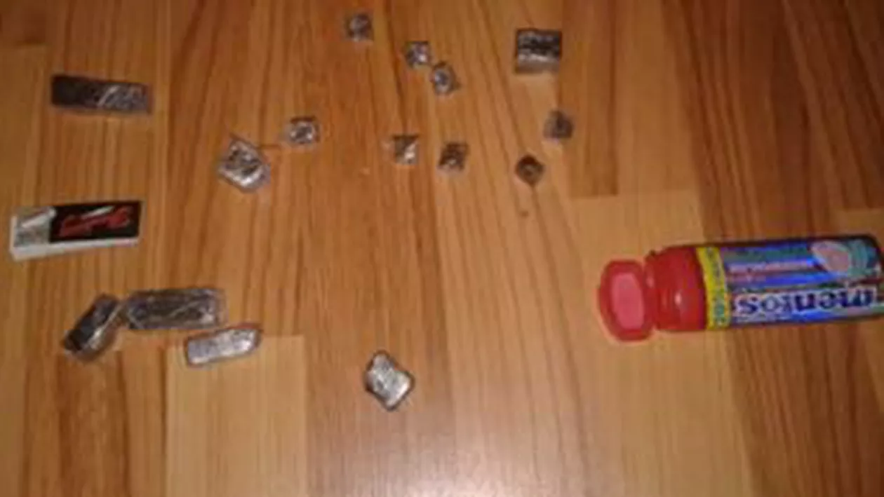 Brașov: Patru tineri, reținuți pentru trafic de droguri. DIICOT a confiscat peste 1,2 kg de hașiș