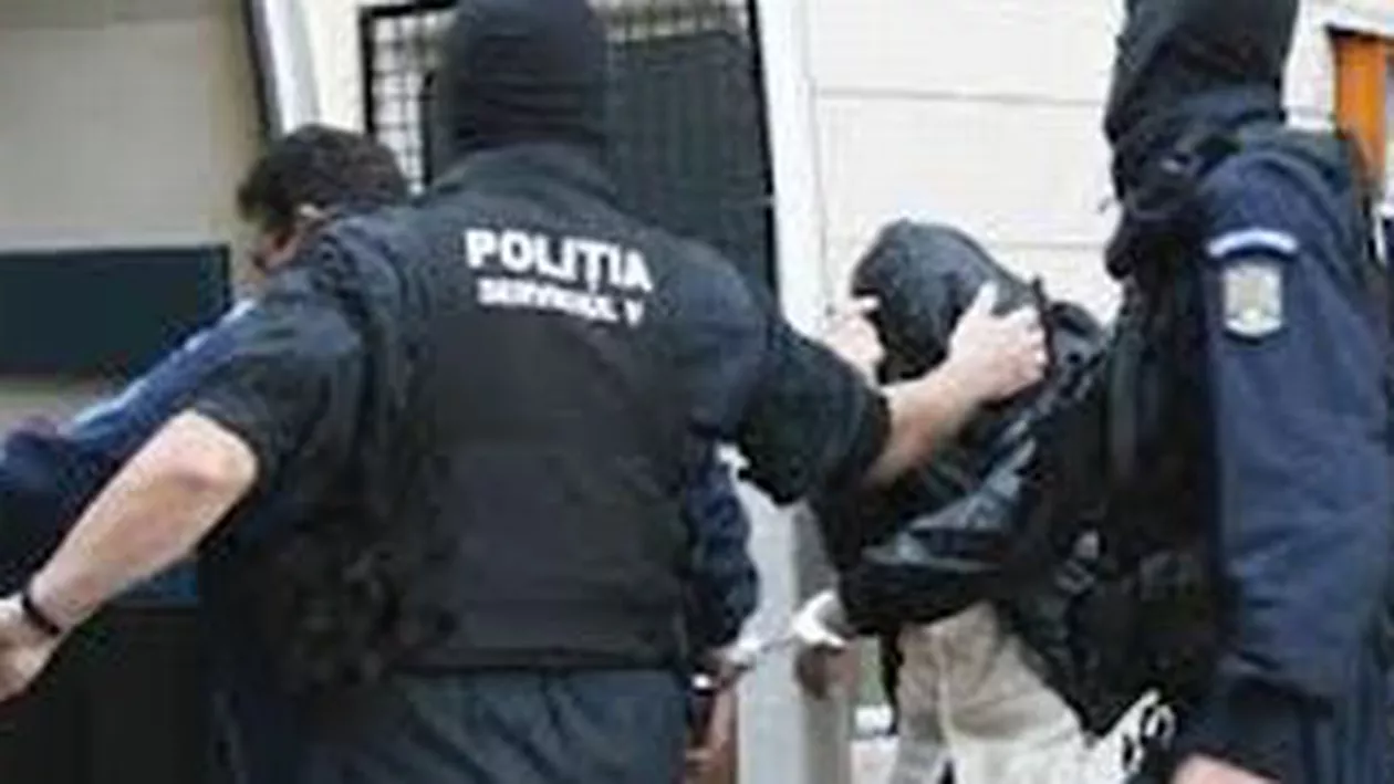 Percheziţii în Bucureşti şi judeţul Ilfov: 11 suspecți de evaziune fiscală şi vânzare de haine contrafăcute, duși la audieri