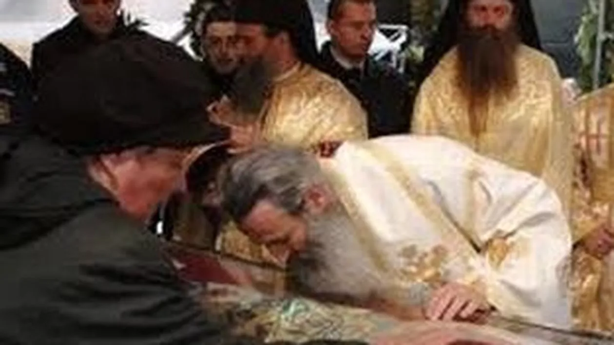 Peste 200.000 de pelerini, aşteptaţi să se închine la moaştele Sfintei Cuvioase Parascheva, la Iași