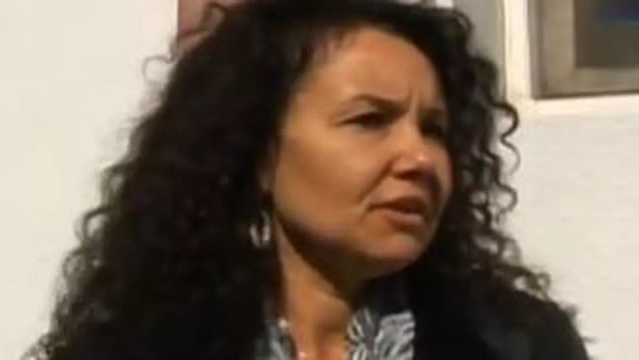 Reacția fostei şefe a Gărzii de Mediu Buzău, după fotografiile cu ea goală: Nu sunt dezbrăcată, aveam o haină de blană