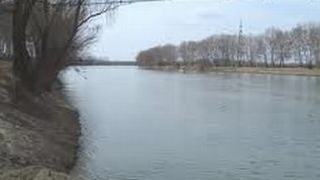 Bacău: Tânără de 30 de ani, găsită moartă în condiţii suspecte în râul Siret