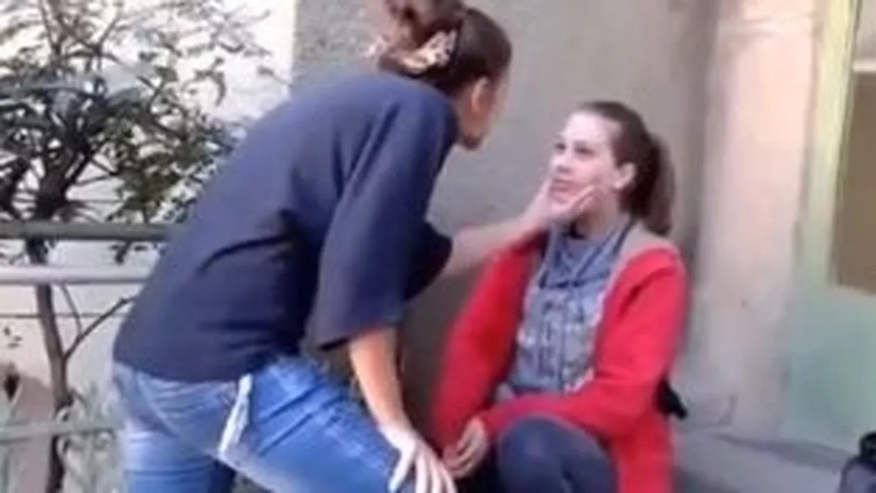 Brăila: Eleva care și-a bătut și umilit o colegă, interogată de polițiști