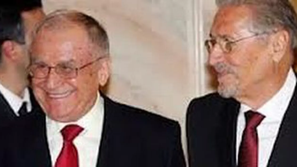 Regele Mihai I și foştii preşedinţi Emil Constantinescu şi Ion Iliescu au primit Emblema de Onoare a Armatei României