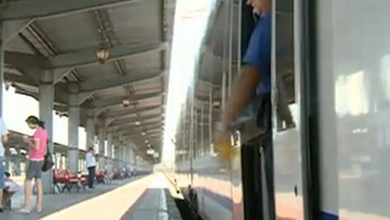 Mita din trenurile CFR, un obicei vechi: Controlori de tren, filmați în timp ce negociau cu călătorii (VDEO)